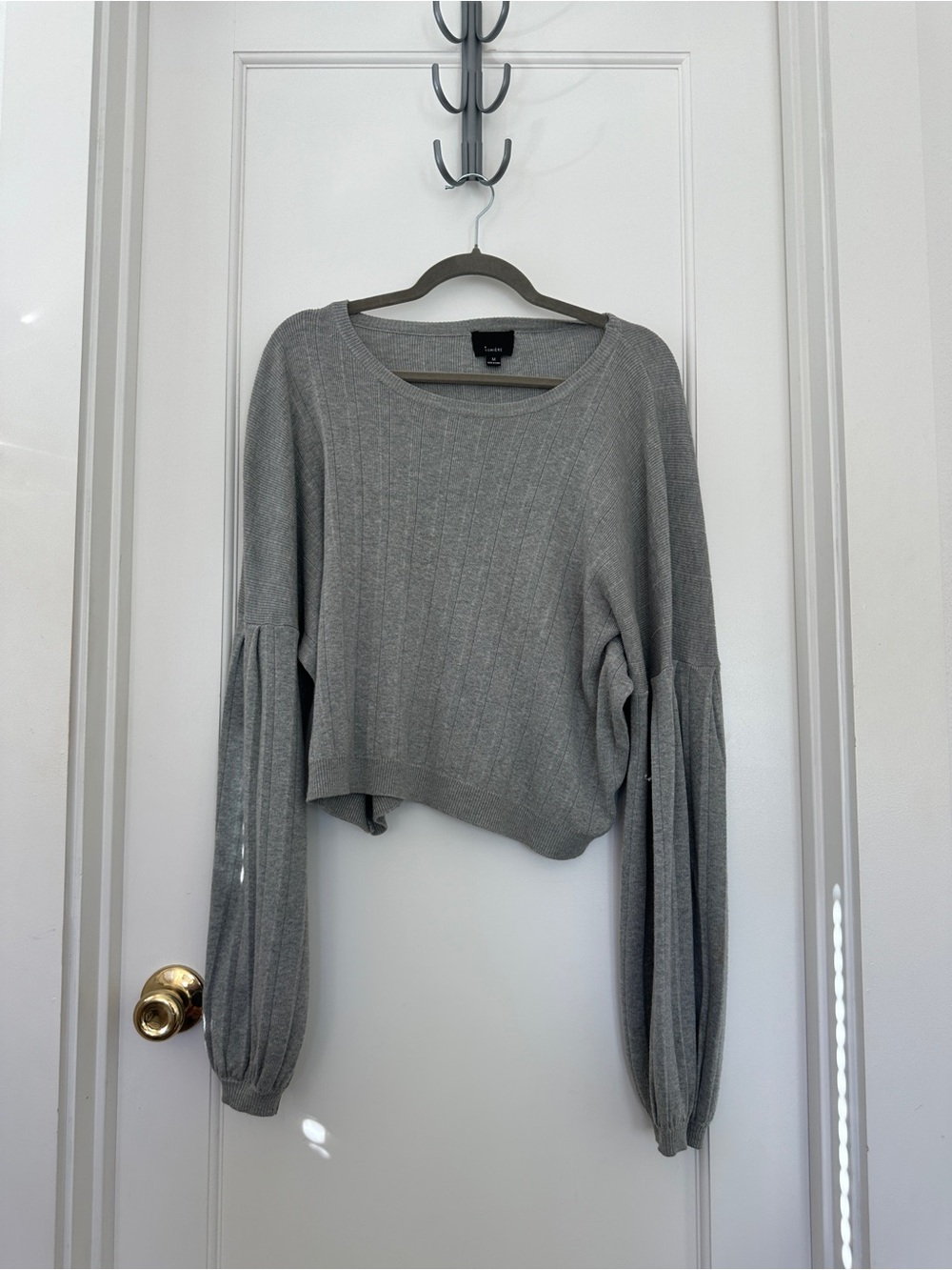 Cropped Light Gray Ribbed Balloon-Sleeve Crew Sweater